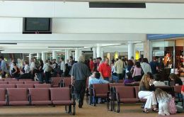 In the first two months of 2011 over 1.1 million passengers passed through Santiago’s international airport 