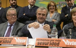 On Sunday Uruguayans will also choose to approve or not the constitutional reform “Living without fear” that promotes, among other issues, the creation of a national guard formed by military personnel